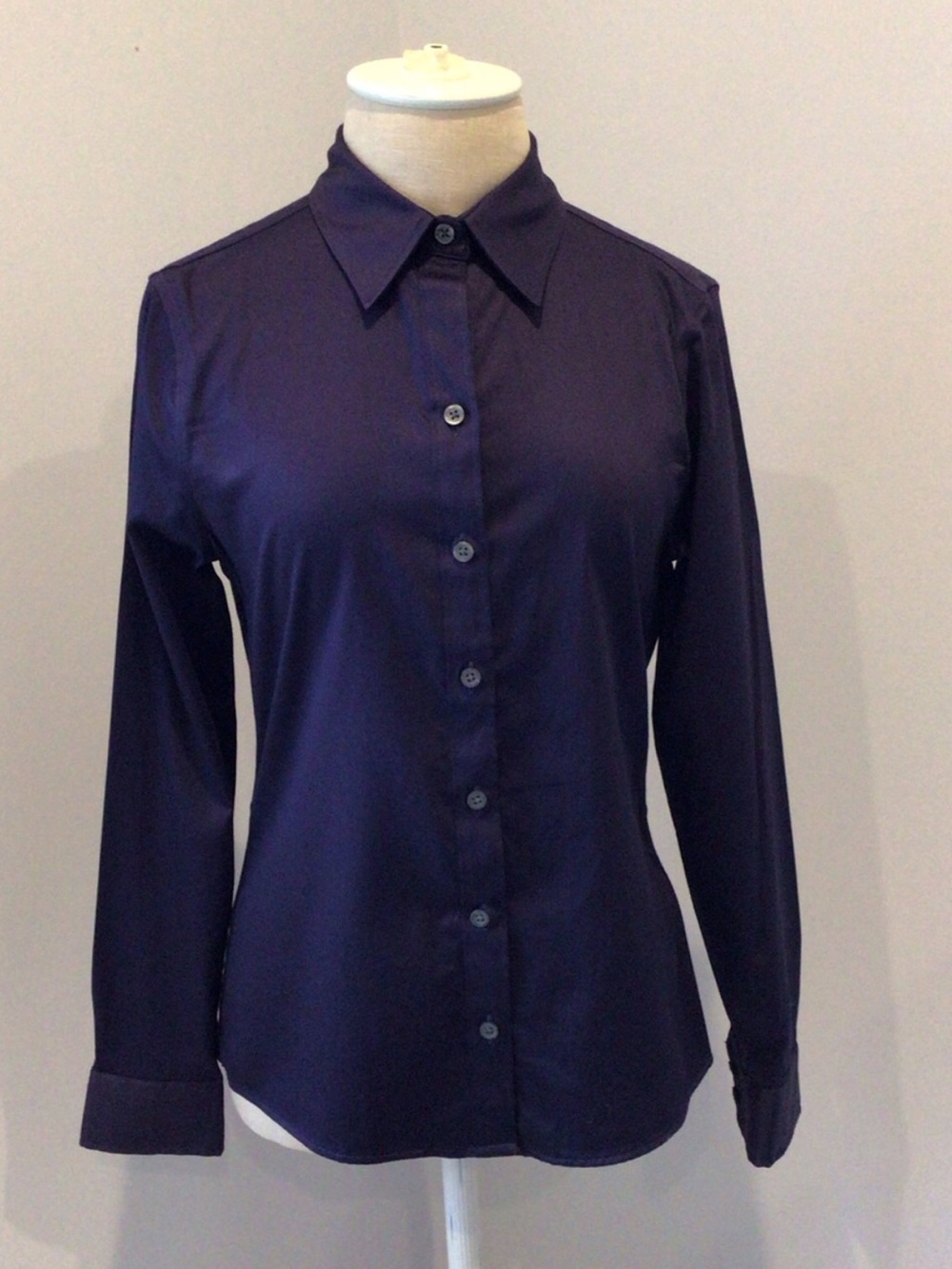 Banana Republic Long-Sleeve Button-Up Shirt in Deep Navy